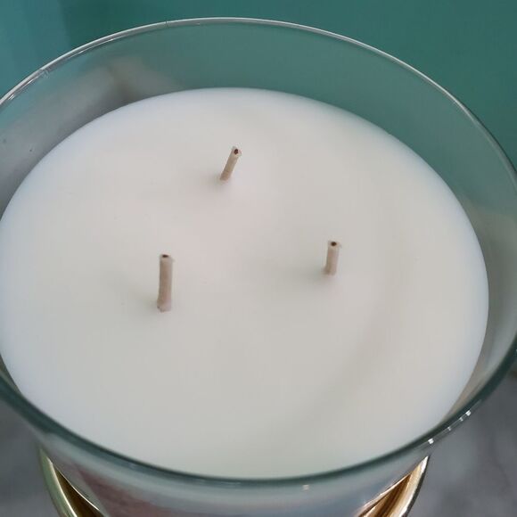 Bath & Body Works Tokyo Petals Candle - Picture 5 of 8